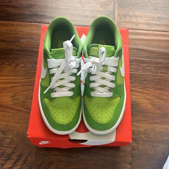 Authentic Nike Exclusive dunks sold out good conditon. Chlorophyll nike dunk low - Picture 4 of 4
